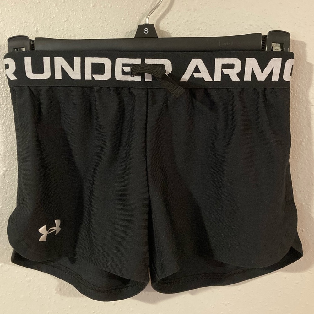 Girls Under Armour Athletic Shorts, Youth Small, Black, Heatgear